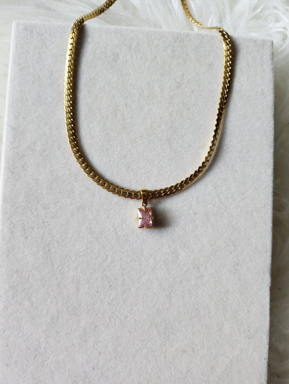 Gold Chain Necklace with Pink Pendant - Picture 4 of 6